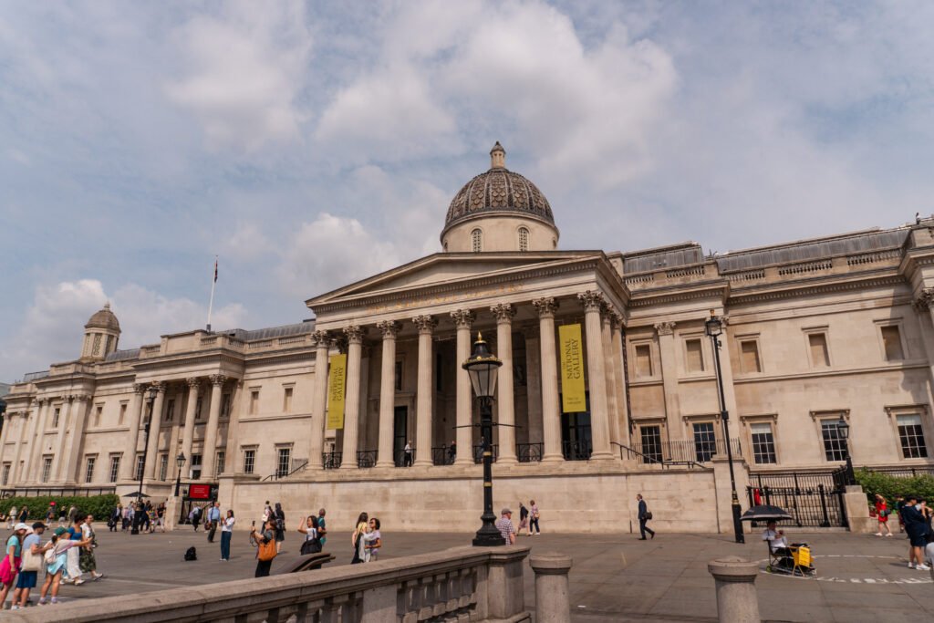 london-travel-blog-uk-thames-england-europe-national-gallery-art-outside